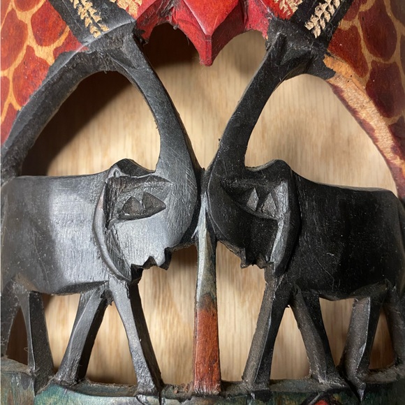 Hand carved, wooden wall decor - Picture 4 of 4